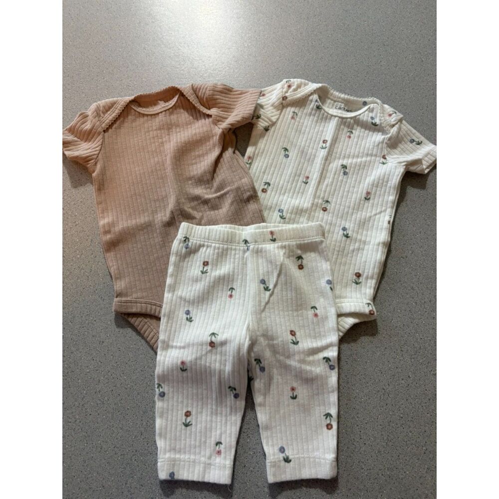 2 Carter's Bodysuits and 1 Pair of Leggings Size 3M *Never Worn